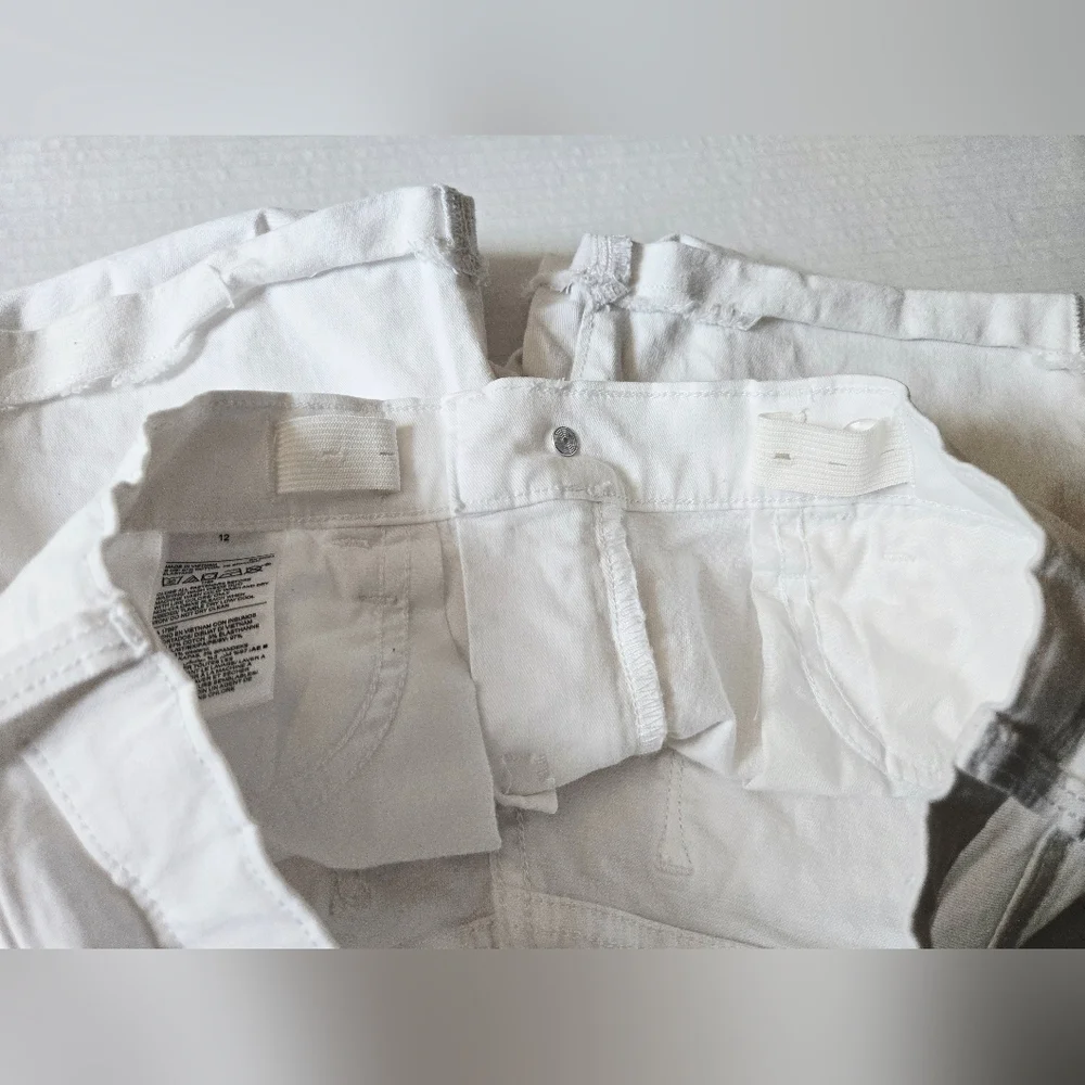 White Old Navy Rolled Hem Adjustable Waist‎ Shorts Size 12